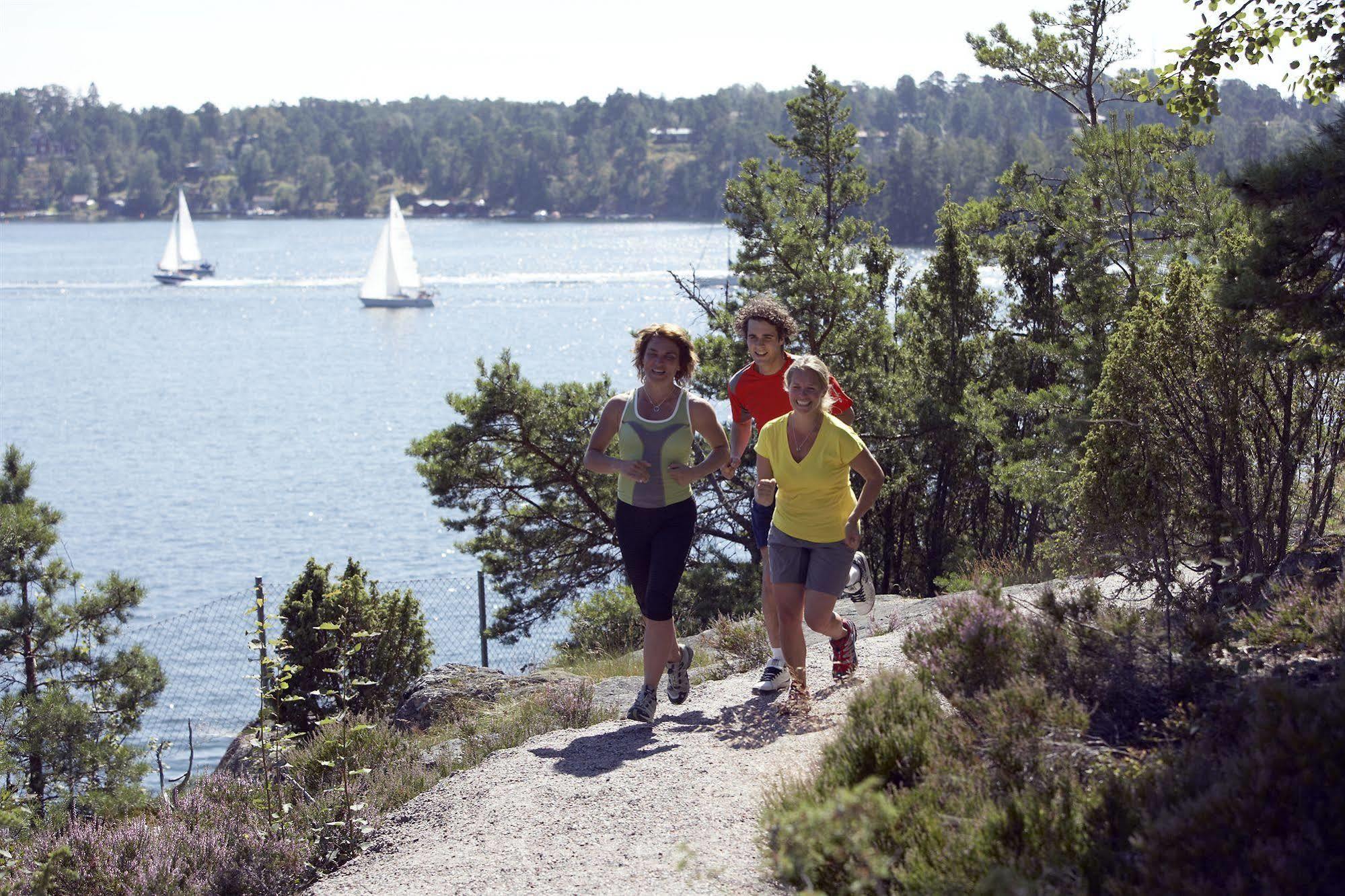 Djuroenaeset Hotell & Konferens Djurhamn Exterior photo